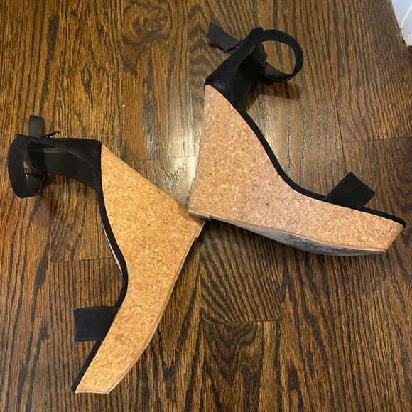 Black size 9 suede top wedges - Picture 6 of 6